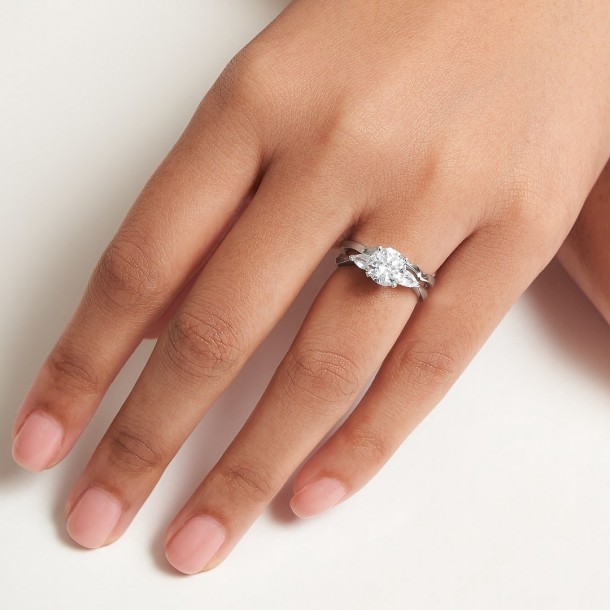 Обручальное кольцо «Свободная цепочка направления»